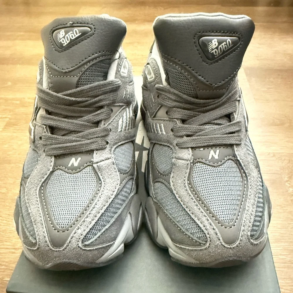 New Balance 9060 Running Shoes Sneakers Womens Size (7.5) - Mens (5.5) - Picture 2 of 8